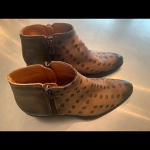 Kanna leather ankle boots